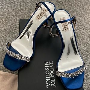 Jewel Badgley Mischka Kenya NVYSAT, Kitten Heel, Size 9.5